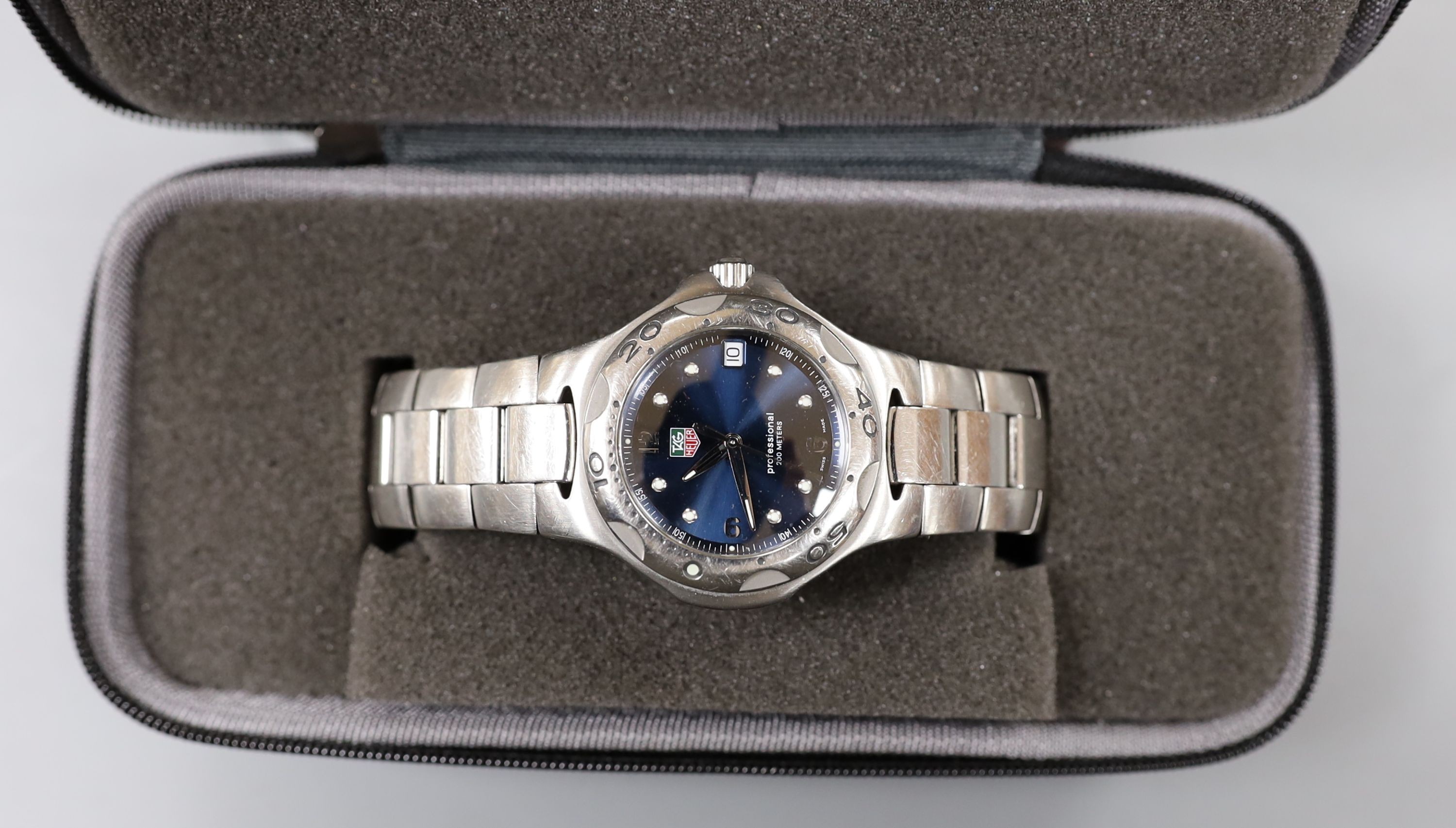 A gentleman's modern stainless steel Tag Professional quartz wrist watch, with case.